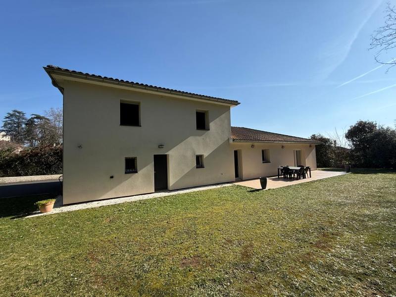 Maison - 159 m² - 7 pièces