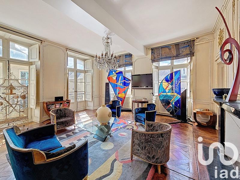 Appartement - 244 m² - 8 pièces