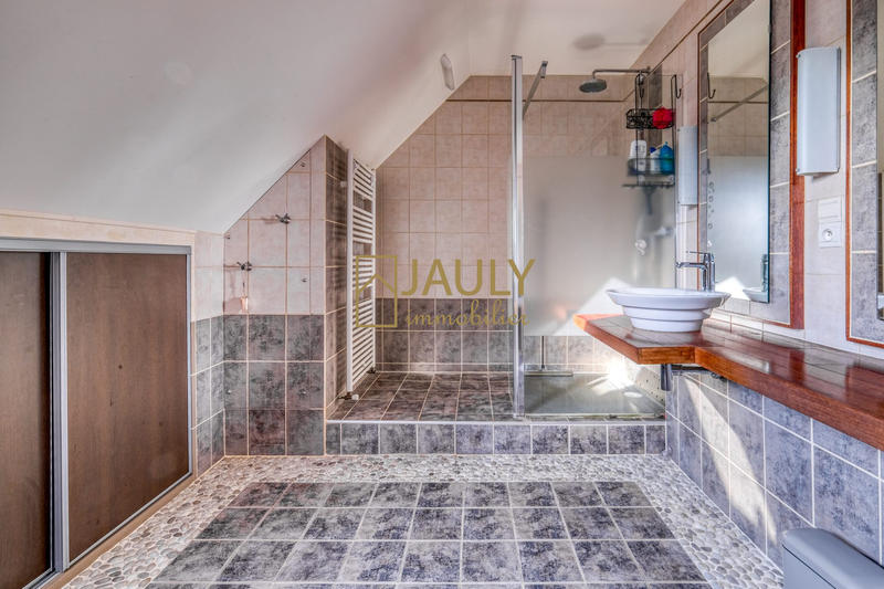 Maison traditionnelle - 173 m² - 7 pièces