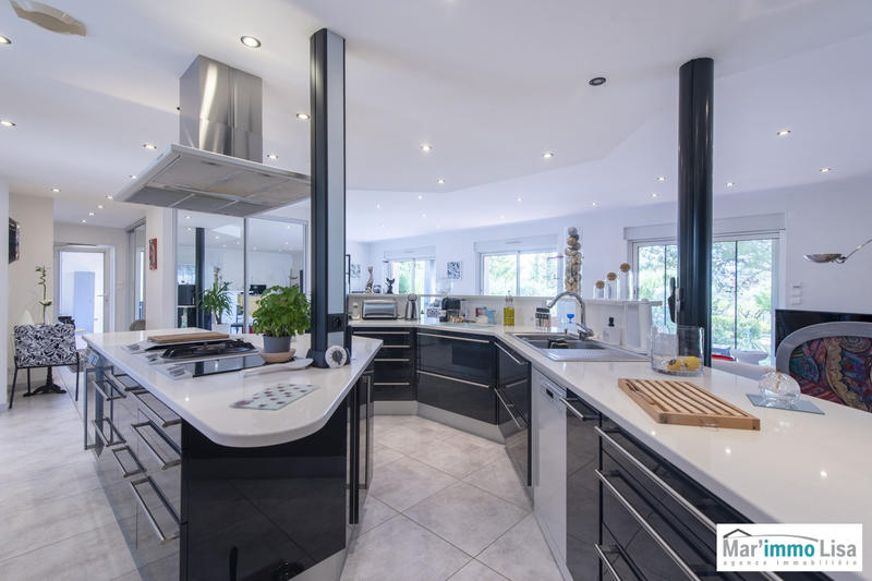 Villa - 256 m² - 6 pièces