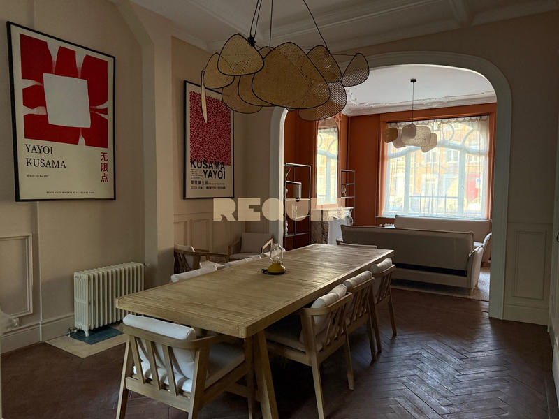 Maison - 230 m² - 9 pièces