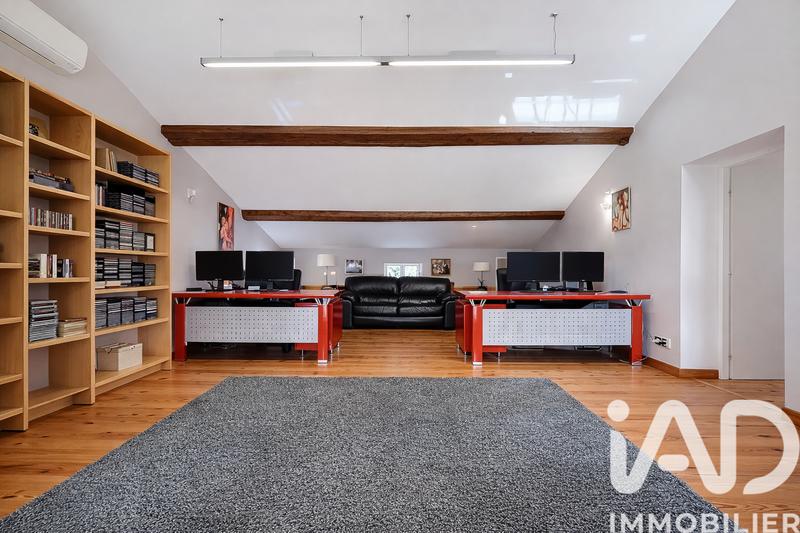 Maison - 660 m² - 16 pièces