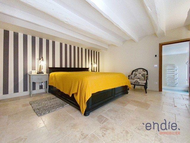 Maison - 258 m² - 7 pièces