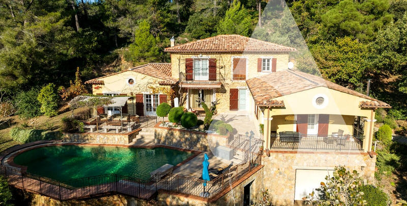 Maison - 275 m² - 6 pièces