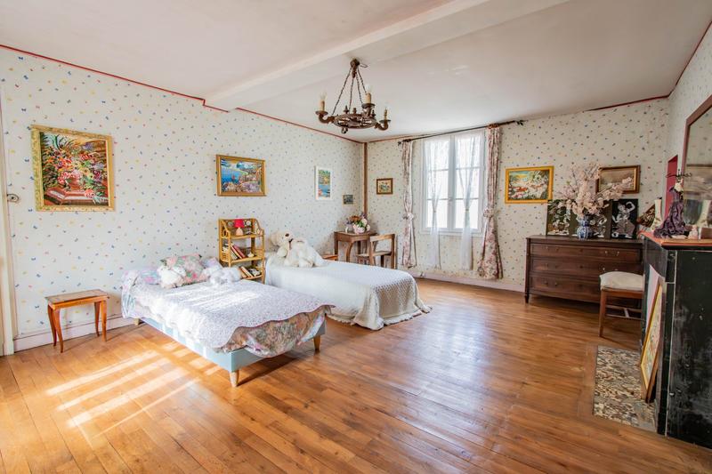 Maison - 250 m² - 7 pièces