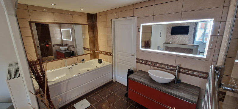 Maison - 240 m² - 7 pièces