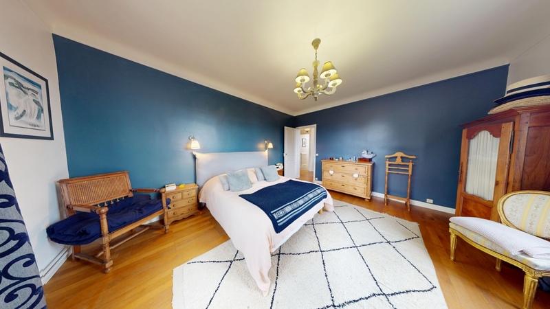 Maison - 230 m² - 6 pièces