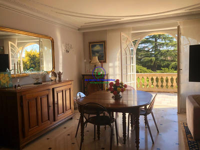 Appartement - 144 m² - 5 pièces