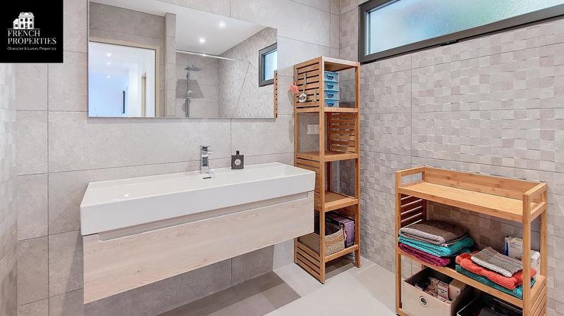 Maison - 210 m² - 5 pièces