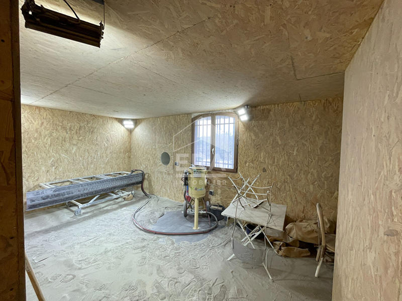 Local commercial - 464 m² - 10 pièces