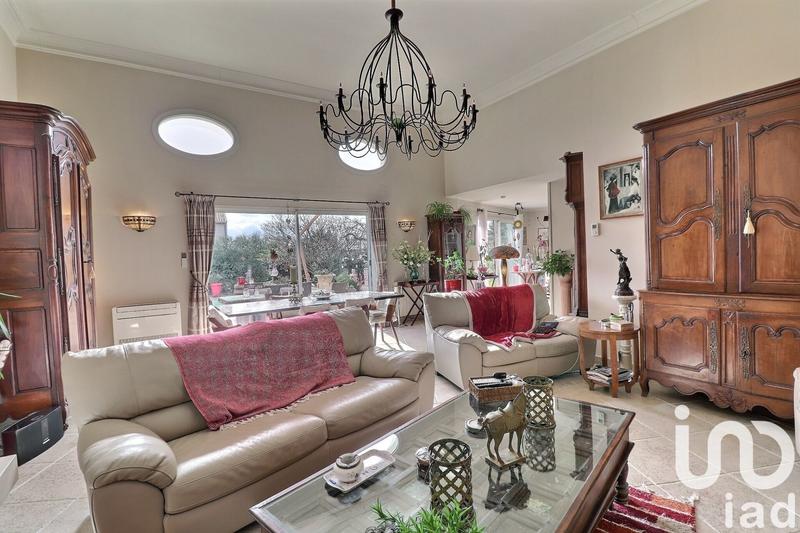 Maison - 196 m² - 7 pièces