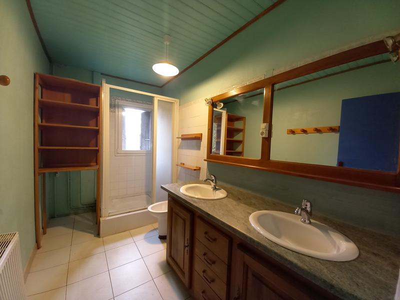 Maison traditionnelle - 215 m² - 8 pièces