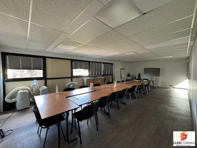 Bureau - 335 m²