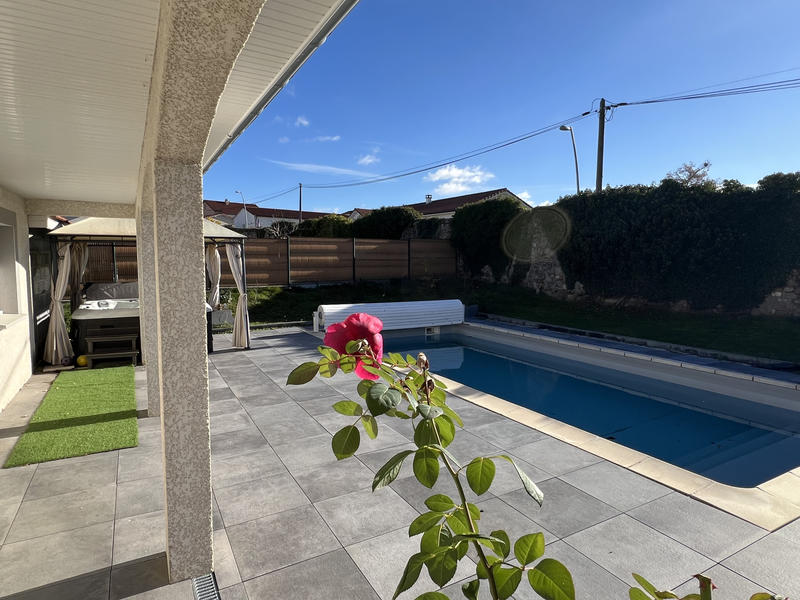 Maison - 180 m² - 8 pièces