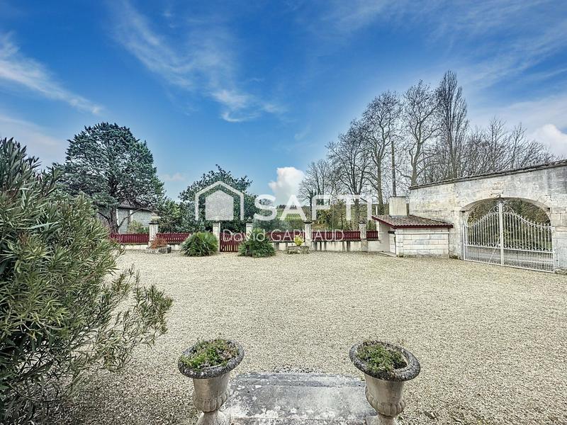 Maison de maîtres - 441 m² - 14 pièces