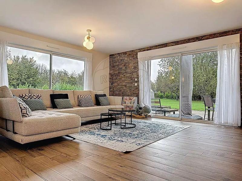 Maison - 220 m² - 7 pièces