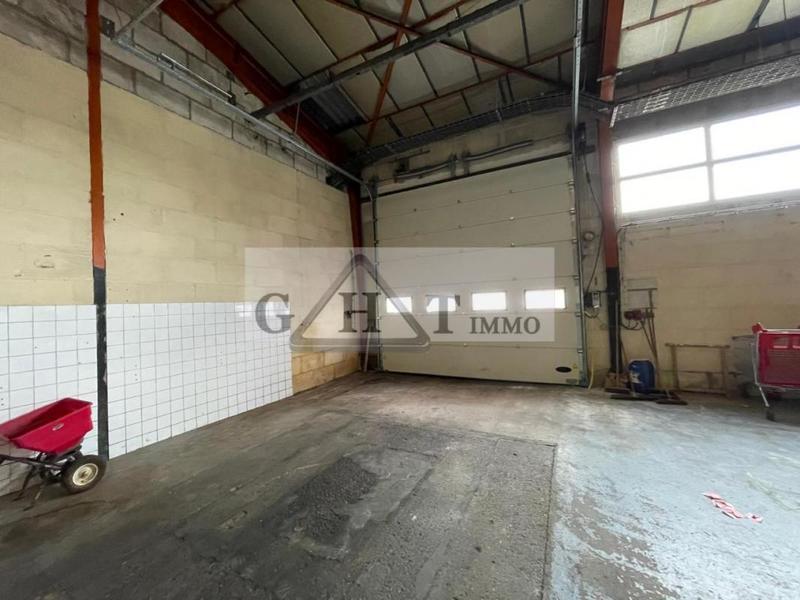 Entrepôt - 1 892 m²