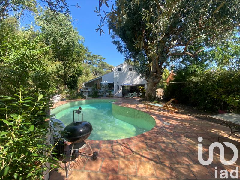 Maison - 240 m² - 8 pièces