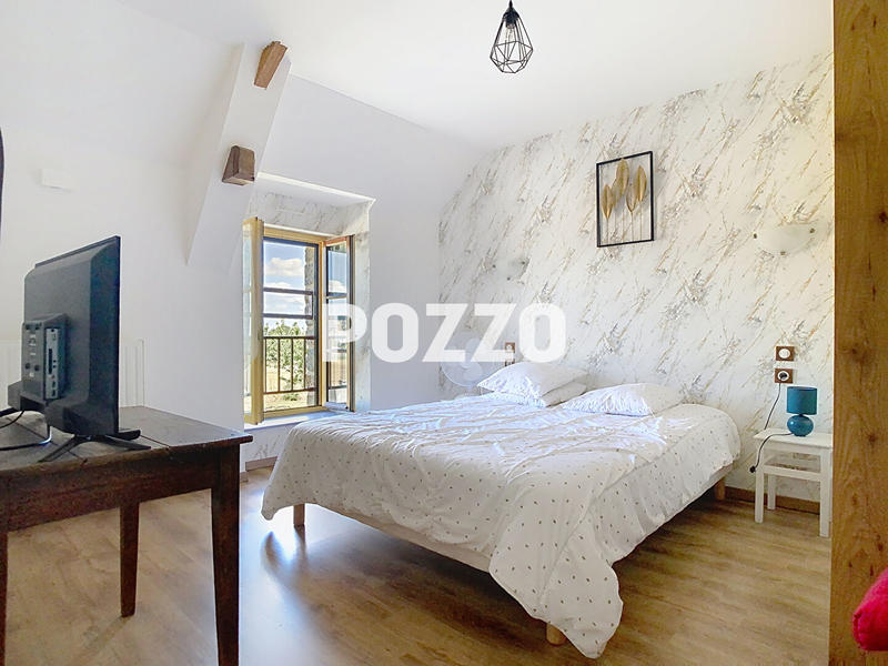 Maison - 360 m² - 14 pièces