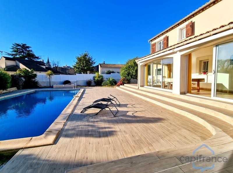 Maison - 222 m² - 8 pièces