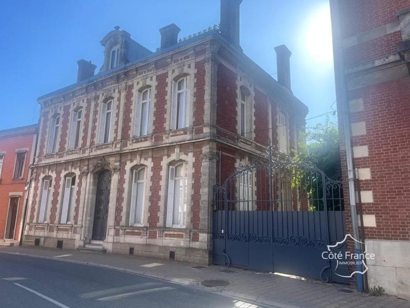 Propriété - 352 m² - 12 pièces