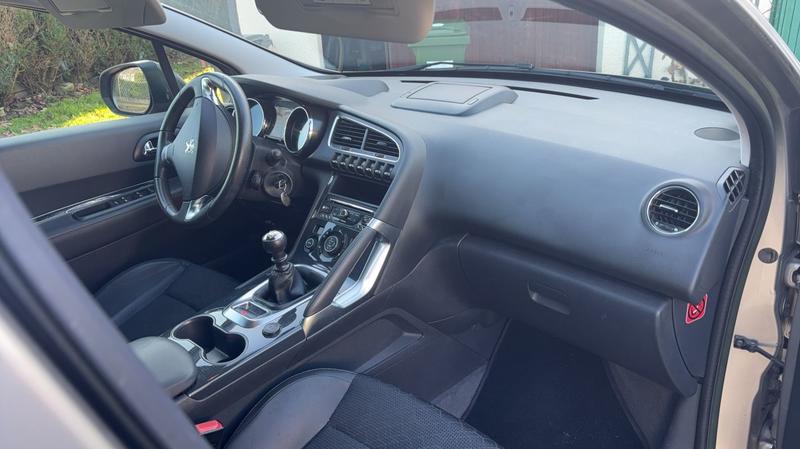 Peugeot 3008 1.6 HDi 115 Allure - 5 places