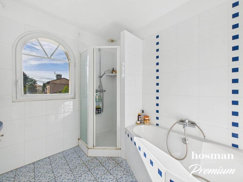 Maison - 220 m² - 6 pièces