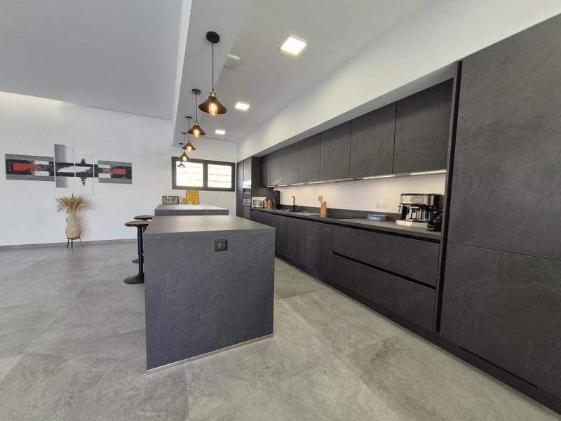 Maison - 232 m² - 6 pièces