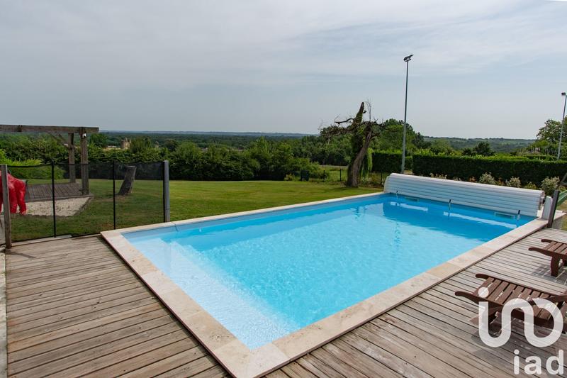 Maison - 207 m² - 7 pièces