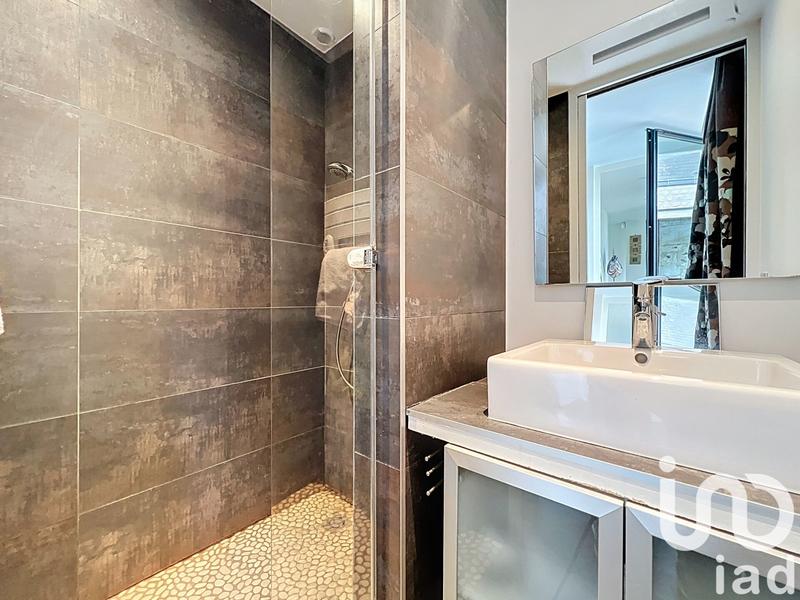 Maison - 220 m² - 8 pièces