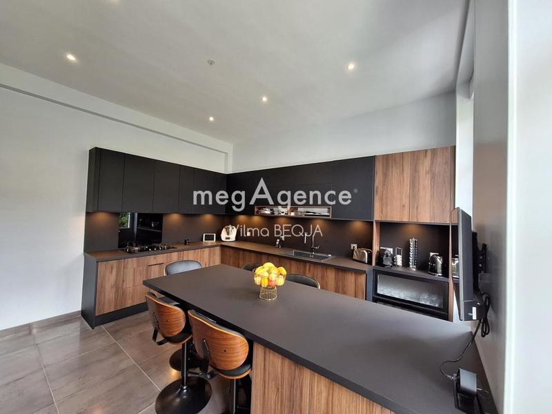 Maison - 285 m² - 8 pièces