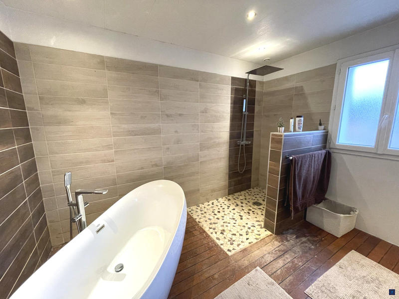 Maison - 170 m² - 7 pièces