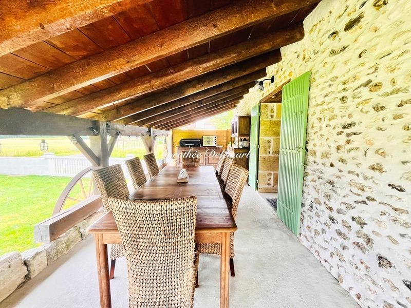 Maison - 298 m² - 9 pièces