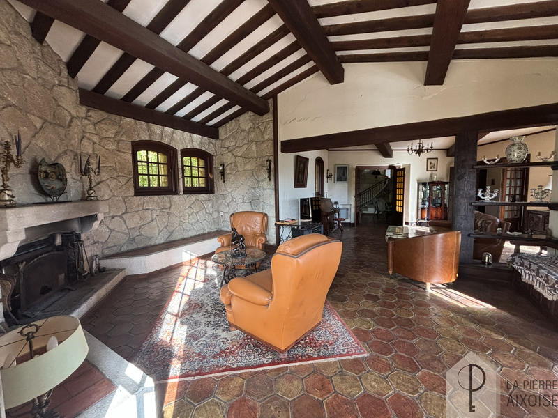 Maison - 198 m² - 8 pièces