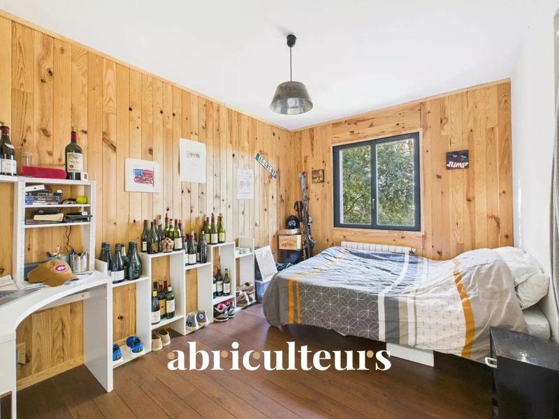 Propriété - 252 m² - 8 pièces