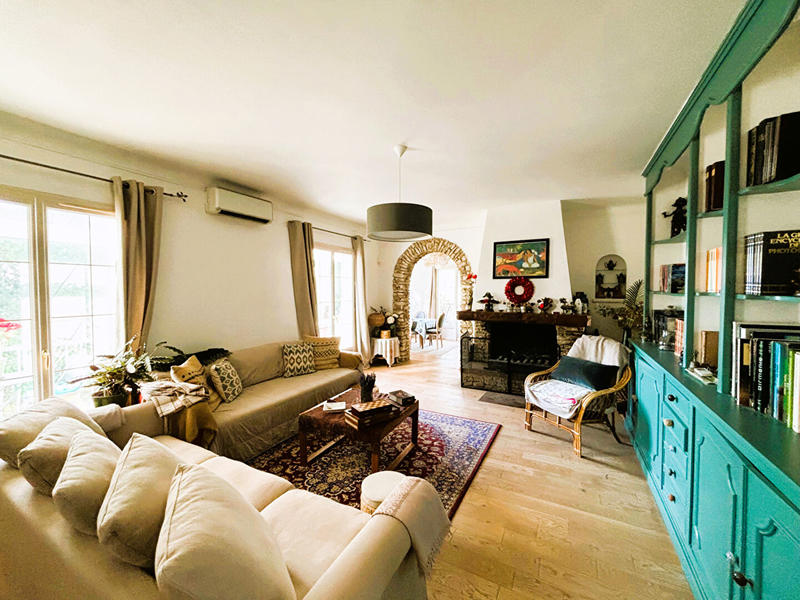 Maison - 220 m² - 7 pièces