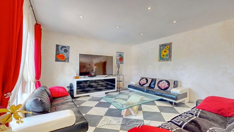 Maison - 252 m² - 10 pièces