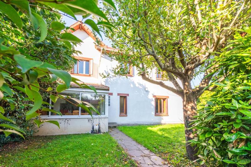 Maison - 183 m² - 9 pièces