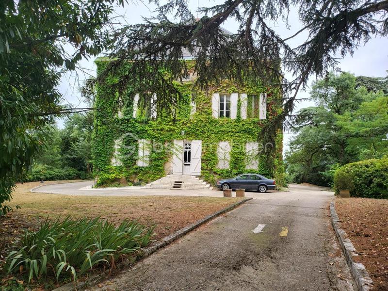 Château - 919 m² - 32 pièces
