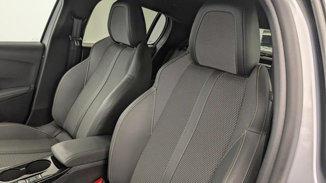 Peugeot 208 Hybrid 136 e-Dcs6 Gt