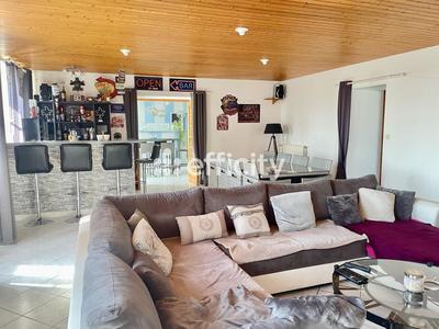 Maison - 245 m² - 10 pièces