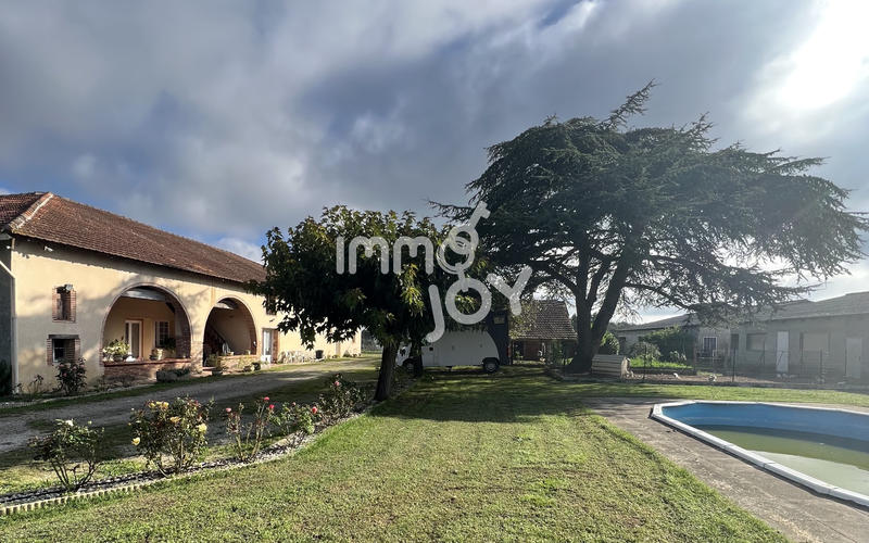 Propriété - 240 m² - 7 pièces