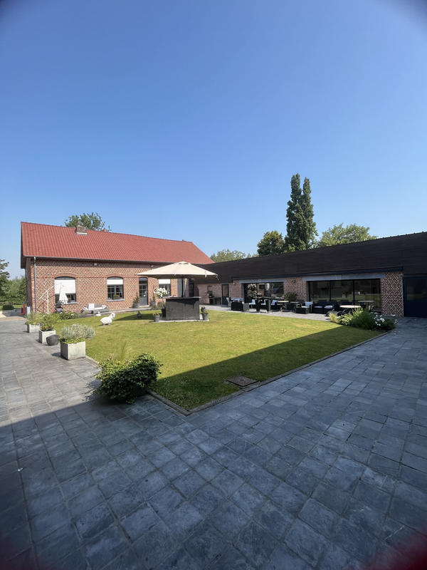 Propriété - 588 m² - 13 pièces