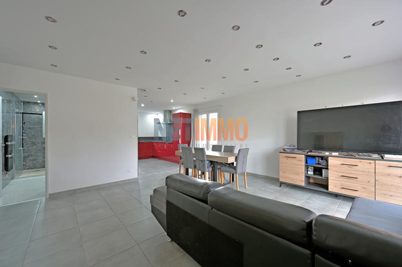 Villa - 100 m² - 5 pièces