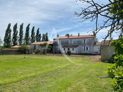 Maison - 250 m² - 9 pièces