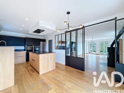 Maison - 180 m² - 5 pièces