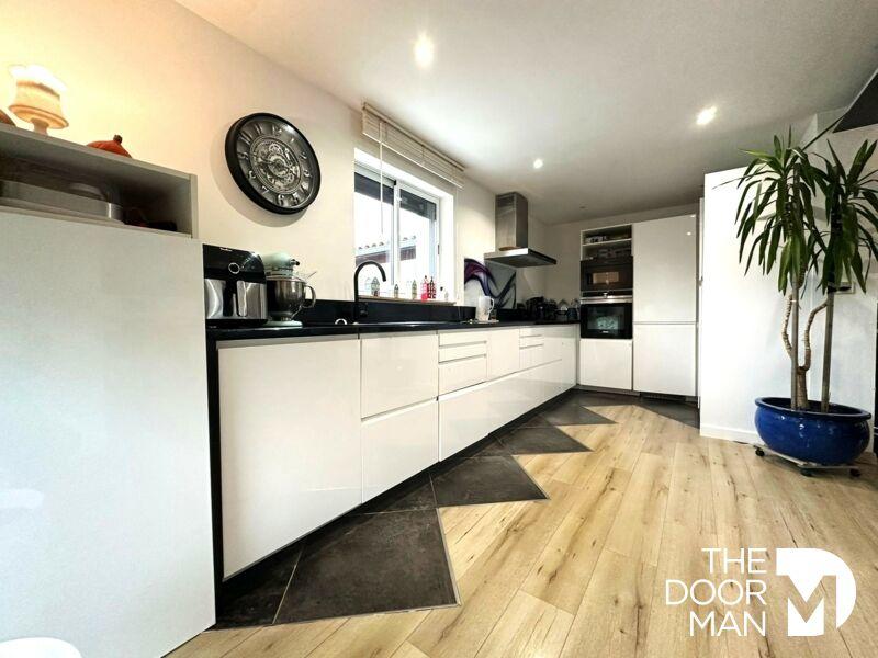 Maison - 190 m² - 6 pièces