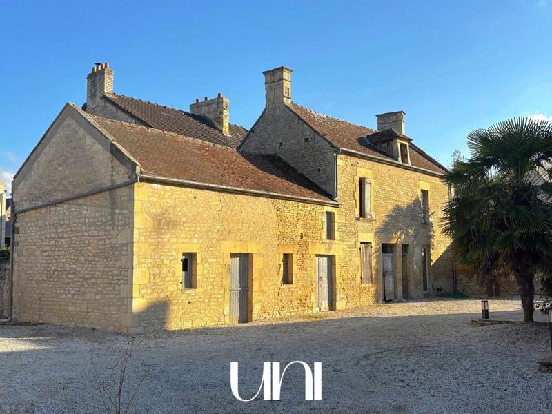 Maison - 250 m² - 6 pièces