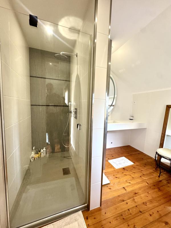 Maison - 230 m² - 8 pièces