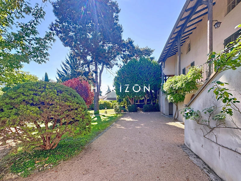 Maison ancienne - 205 m² - 8 pièces